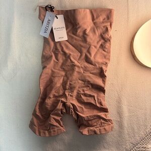 Aritzia Seamless Tan Shapewear